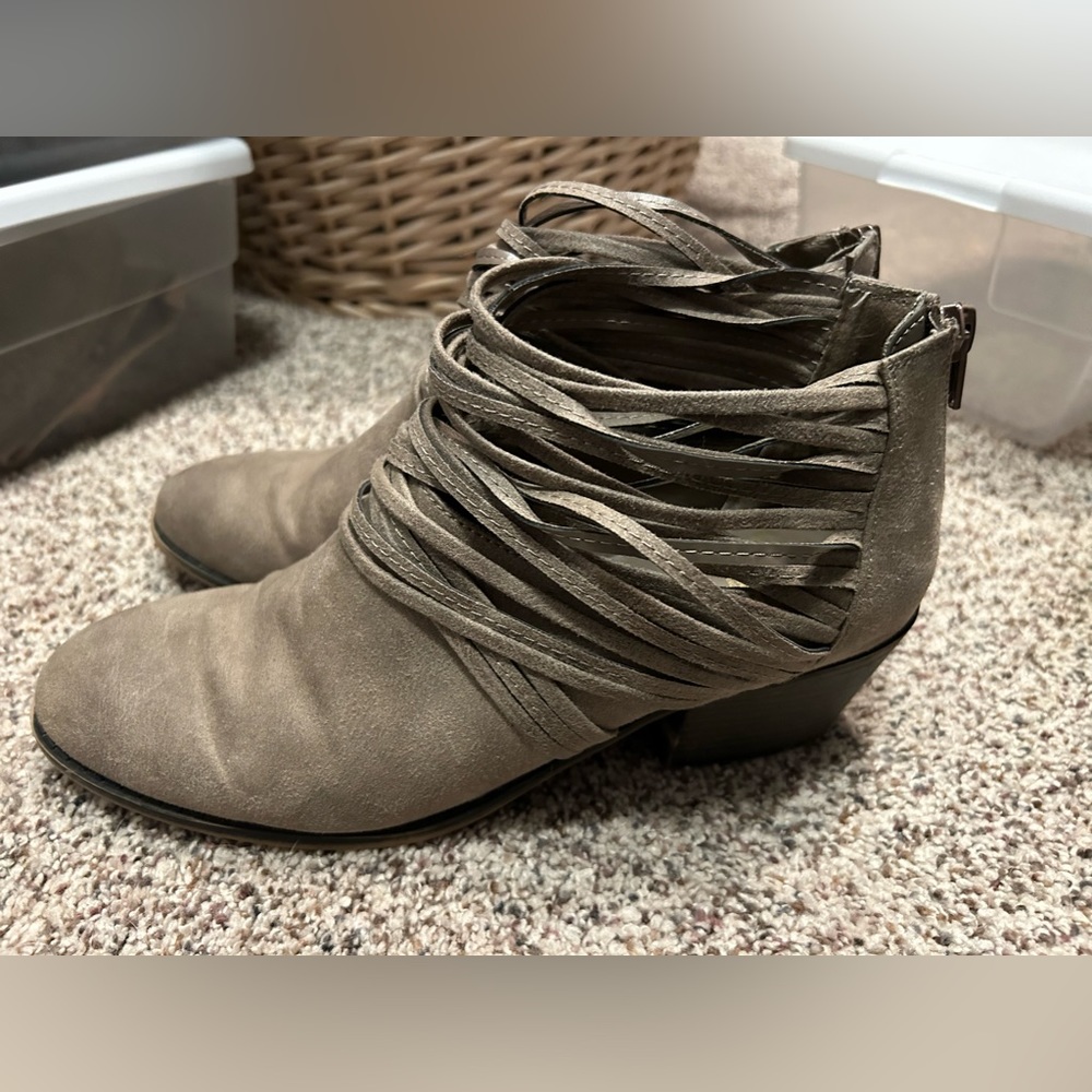 “Barley” by Fergalicious excellent Preowned condition, size 9M